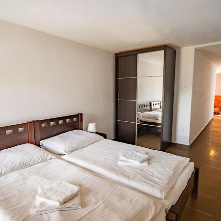 Leone Penzion&Restaurant Harichovce Екстер'єр фото