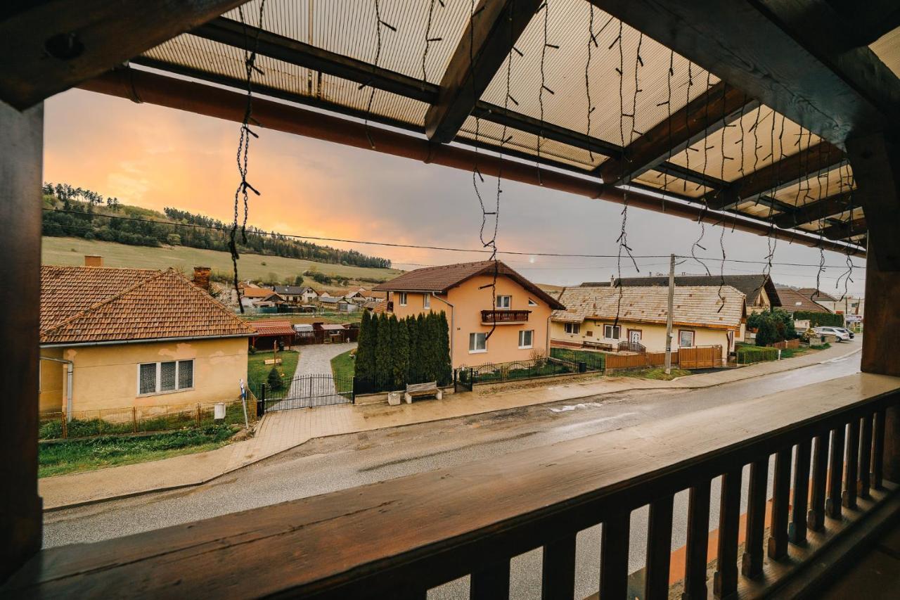 Leone Penzion&Restaurant Harichovce Екстер'єр фото