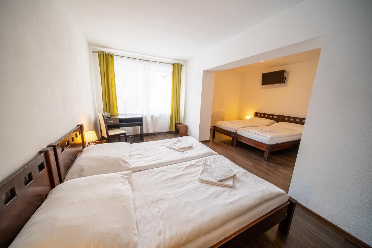 Leone Penzion&Restaurant Harichovce Екстер'єр фото